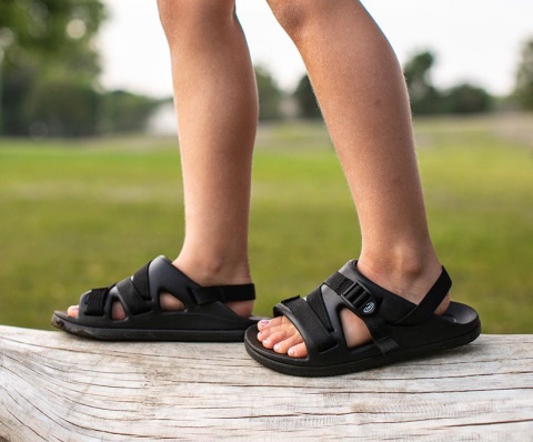 Dark Tie Dye Chacos Big Kid\'s Chillos Slide